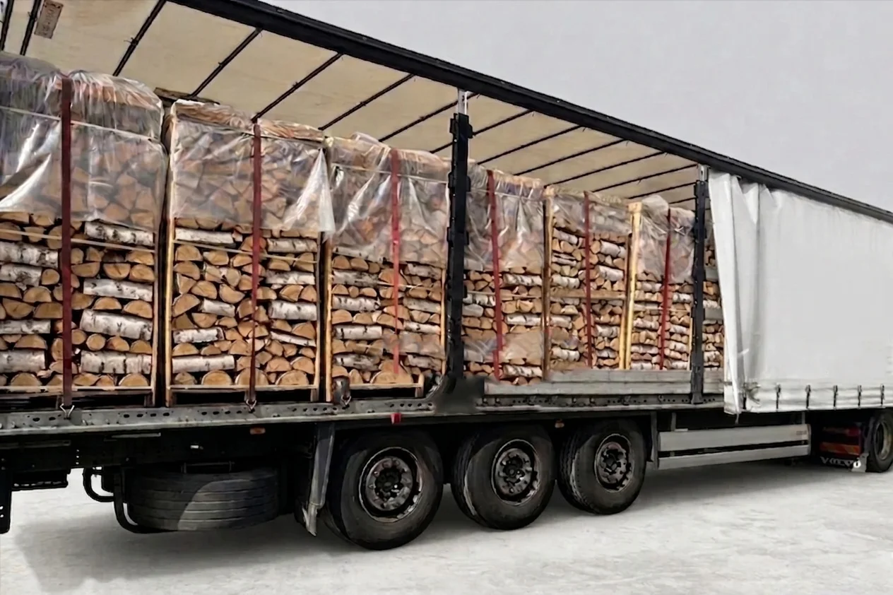 Carico camion di legna da ardere – Quercia – 30/33 cm – essiccata in cella – Pallet da 2 steri